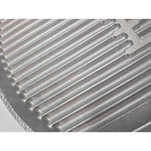 Wilton Armetale Gourmet Grillware Football Shape Griller - Picture 11 of 14